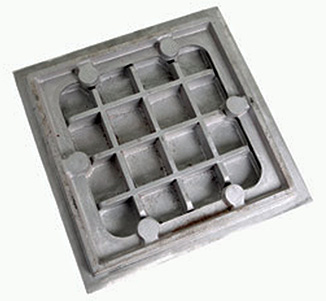 Aluminium manhole cover reinforced